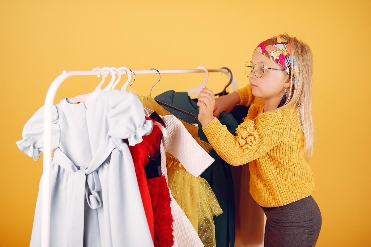 Tendências de moda infantil: o que está em alta nesta estação 5 Cores vibrantes e estampas divertidas